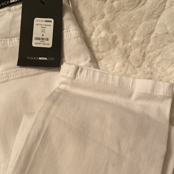 NWT Fashion Nova Hit the Freeway White Jeans - Picture 4 of 4